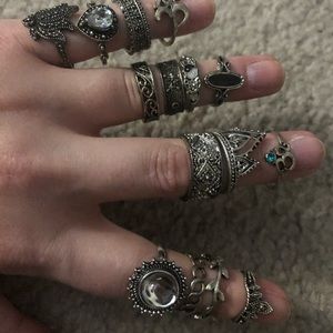 Assorted fashion jewelry